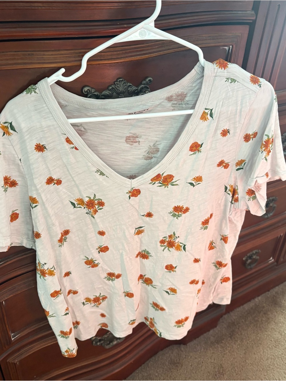 Casual White V-Neck Tee with Orange Floral Print